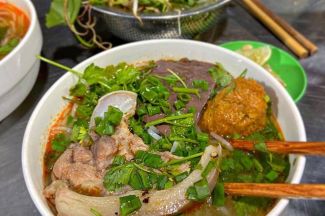5 quán bún bò ngon nức tiếng ở Huế