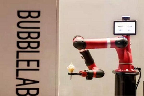 Độc Đáo Quán Cafe Toàn Là Người Máy Ở Bắc Kinh Trung Quốc