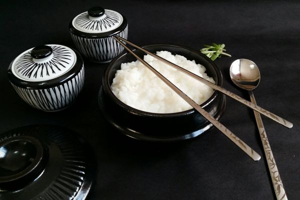 Tìm Hiểu Văn Hóa Dùng Đũa Kim Loại Của Người Hàn Quốc