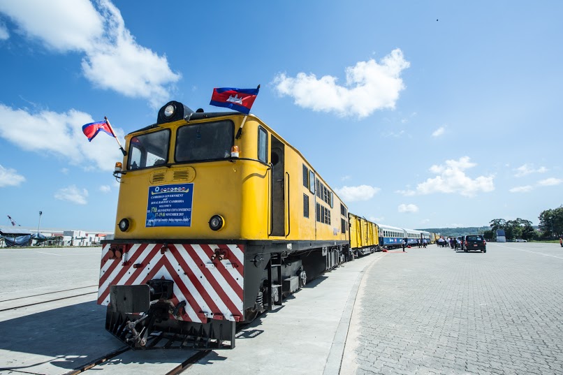 Tàu nối sân bay Campuchia