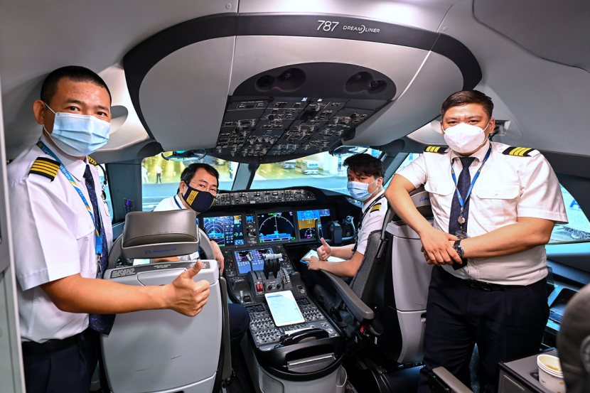 Chuyến bay thương mại đầu tiên mở lại sau dịch bệnh ảnh 7