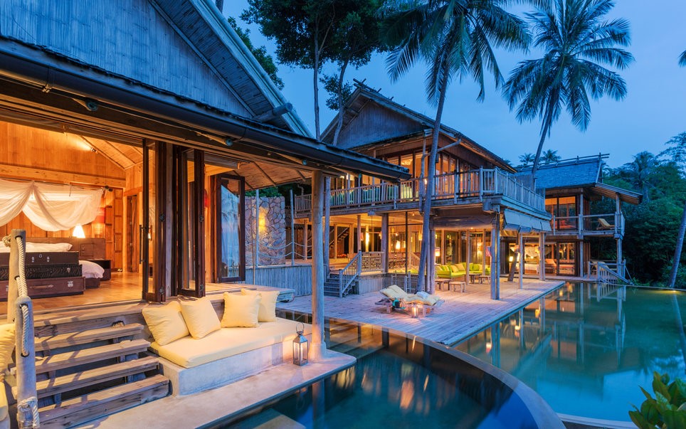 Koh Kood, Thái Lan: Soneva Kiri Resort nằm trên đảo Koh Kood, chỉ cách Bangkok một giờ bay. Ở đây các cặp đôi có thể xem những bộ phim kinh điển dưới trời sao trong khu vực chiếu phim ngoài trời của resort. Đặc biệt hơn, du khách có thể đi zipline ăn tối giữa khung cảnh rừng nhiệt đới tuyệt đẹp. 