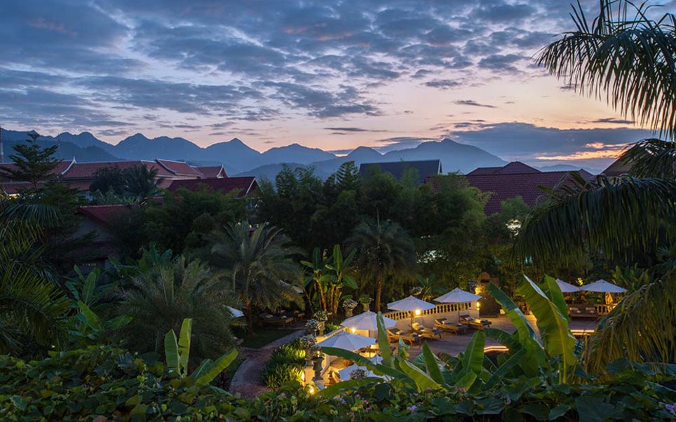 Luang Prabang, Lào: Với văn hóa ảnh hưởng thời Pháp thuộc, những đền chùa cổ kính, ẩm thực phong phú, Luang Prabang là một thành phố hấp dẫn và hợp túi tiền với nhiều người. Các cặp uyên ương có thể nghỉ tại The Luang Say Residence, một trong những nơi sang trọng nhất thành phố với 22 phòng suite tiện nghi. 