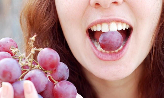 Người Tây Ban Nha ăn 12 quả nho để cầu may mắn